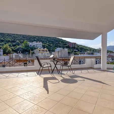 μ Nyaraló Néa Karváli