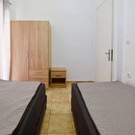 Nyaraló μ Néa Karváli