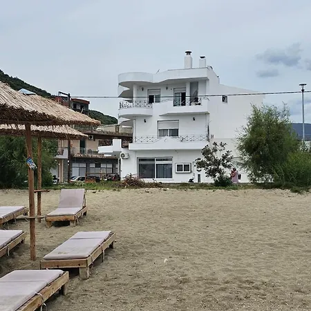 Nyaraló μ Néa Karváli