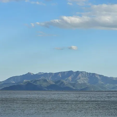 μ Nyaraló Néa Karváli